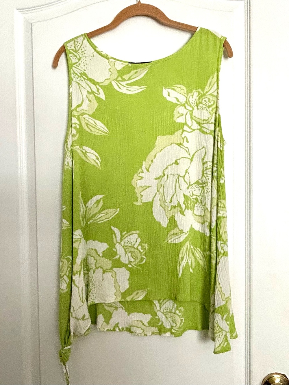 Diane Gilman, size S, pretty tank top, green